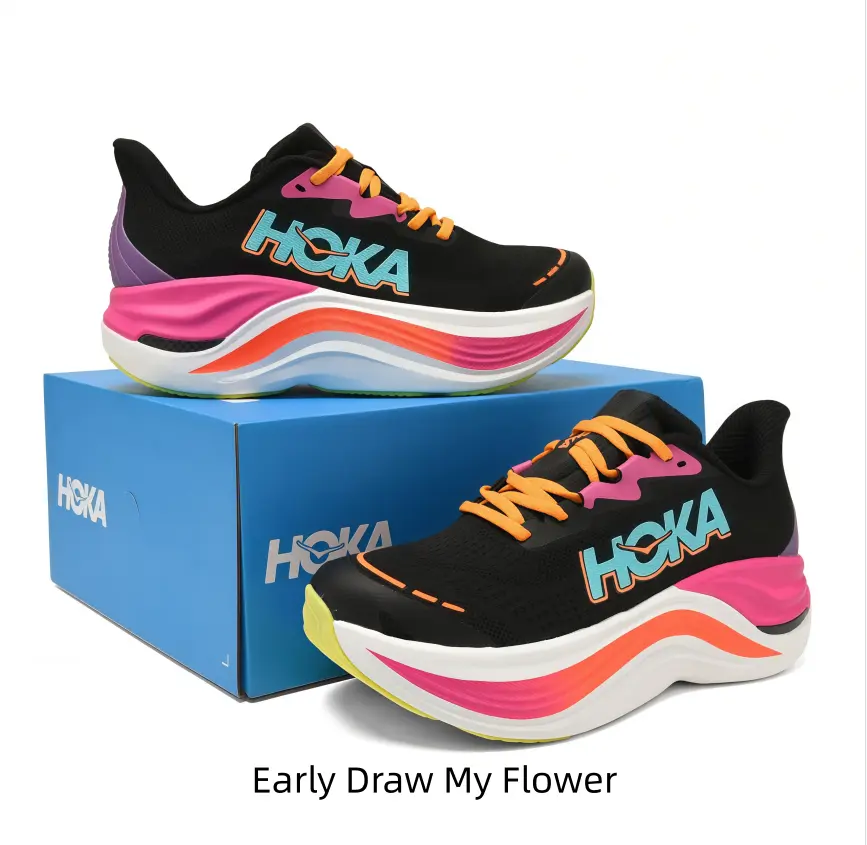 Black upper running shoes with vibrant gradient midsole bring bold visual impact to match streetwear and make you stand out in city crowds