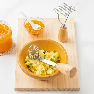 Manual potato masher, lemon juicer, manual press non-stick potato masher with non-slip wooden handle, rust-proof food masher. Potato mashing, food preparation, compact design