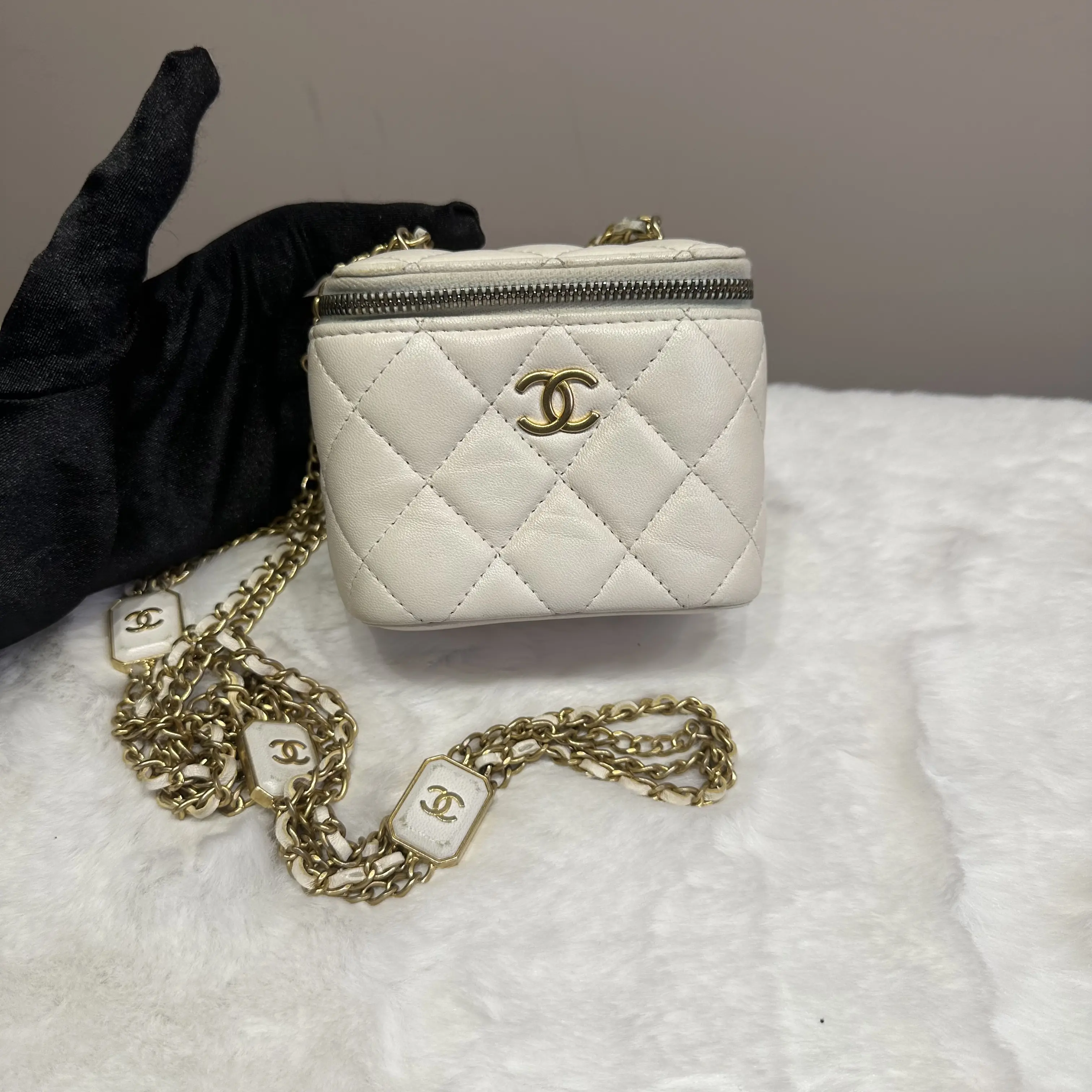 Pre-owned CHANEL Square Candy Small Cosmetic Bag Crossbody Style for Pre Loved Luggage & Bags Collection, Make Up Pouch