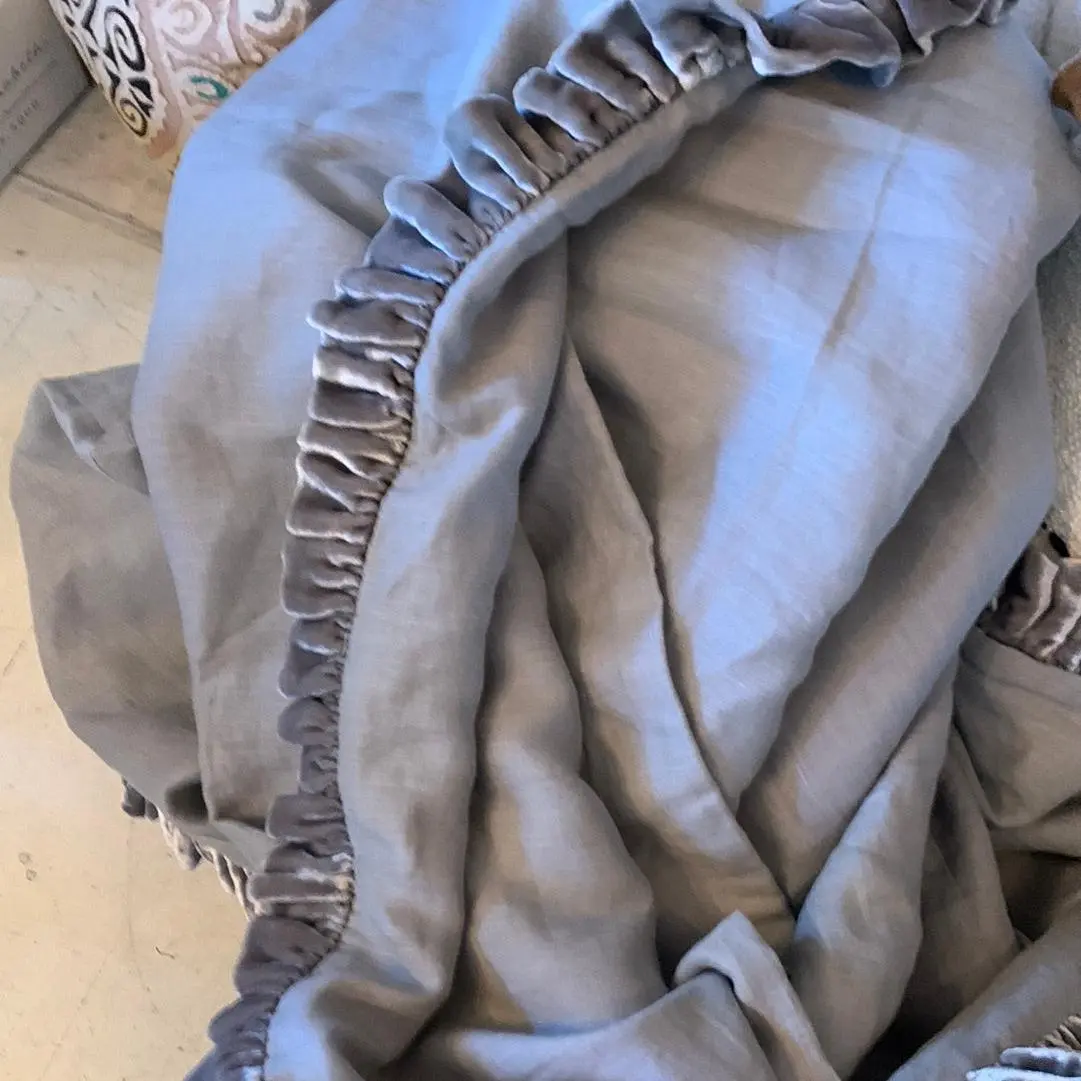 Velvet ruffle king size duvet / linen