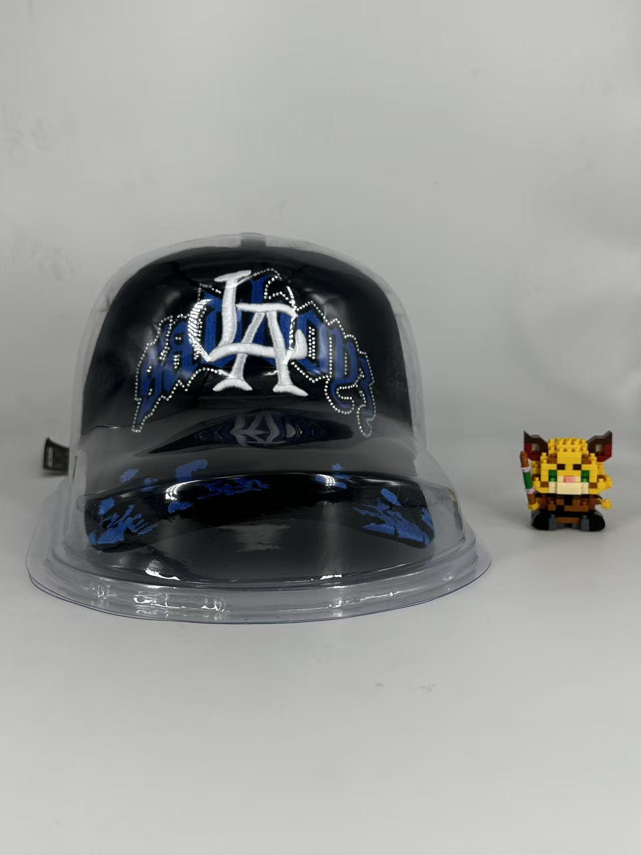 Hip Hop Street Fashion Snapback Cap, Y2K Rhinestone Embroidered Graffiti Hat, Adjustable Urban Streetwear Baseball Cap for Men