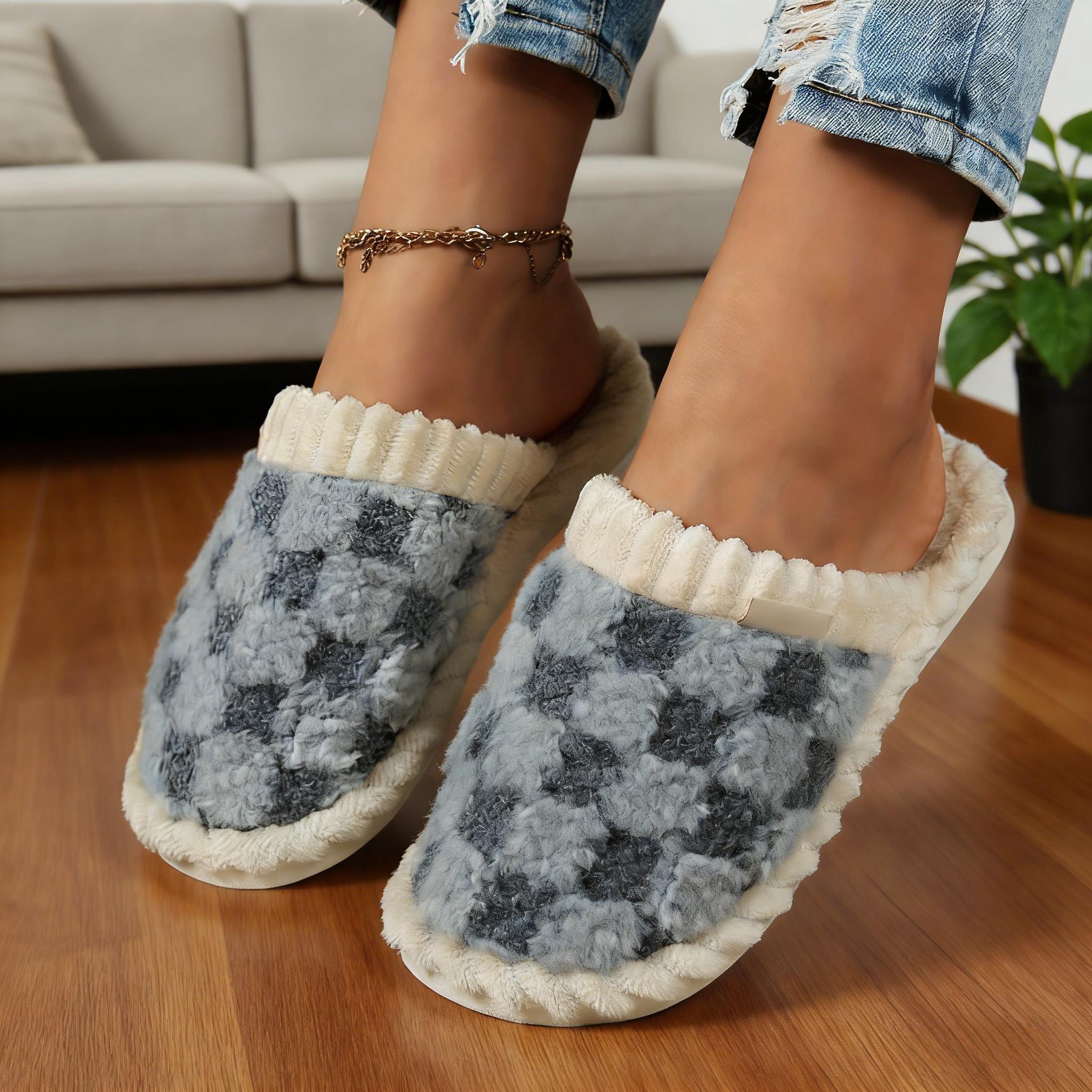 Checkered Plush Slippers for Men & Women – Warm Fuzzy Memory Foam Indoor/Outdoor House Shoes, Non-Slip Cozy Winter Bedroom Slippers
