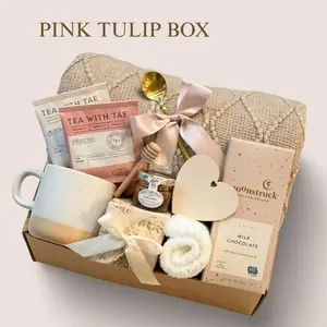 Personalized Birthday Gift Box for Her, Unique Gift Box Idea for Women, Custom Birthday Gift Bundle With Blanket Candle Socks, Gift for Mom