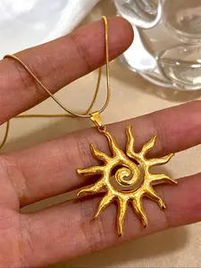 Vintage Sun Totem Pendant Necklace for Women, Stainless Steel Chain Necklace, Charm Necklaces, Fashion Jewelry for Party, Daily Decor, Trendy All-match & Exquisite Jewelry for Birthday Gift