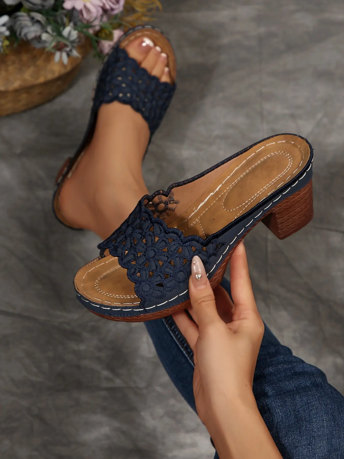 Women's Hollow Out Floral Heeled Sandals, Fashion Floral Sandals, Floral Pattern Sandals, Open Toe Strap Outdoor Shoes, Summer Breathable Mid-Heel Slippers, Casual Daily Wear Mom Shoes, Floral Design Sandals, Footwear