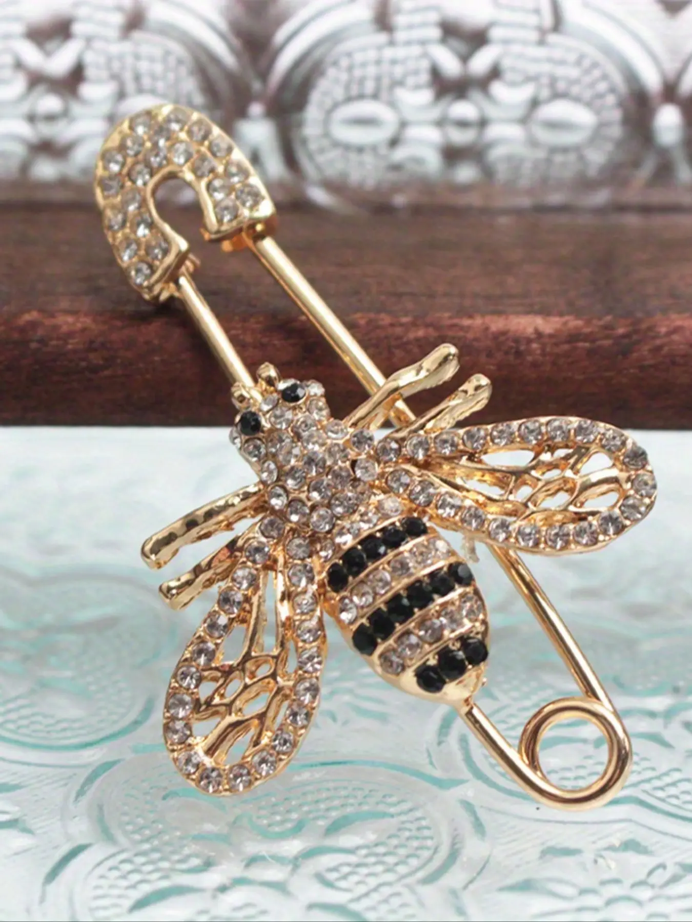 Luxury Crystal Bee Brooch Pin Clip, Women's Shiny Hollow Out Design, Elegant Jewelry Accessory for Coats & Jackets, Crystal Accents, Exquisite Craftsmanship, Fashion Accessory, Jewellery, Brooch With Crystals