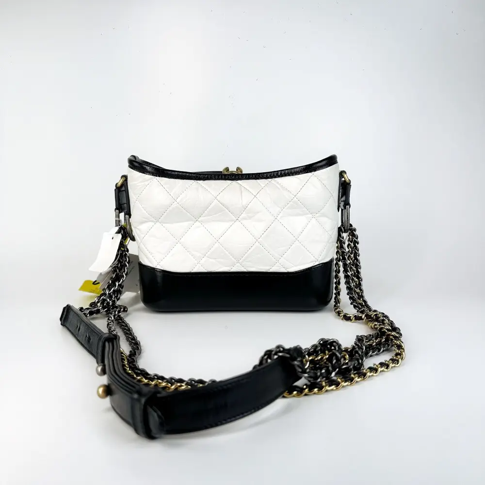 Pre-owned CHANEL Gabrielle Medium Leather Hobo Messenger Bag, White & Black, Final Sale【791】