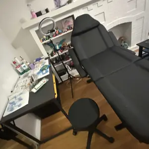 Adjustable Massage Bed Salon Tattoo Chair with Hydraulic Stool Multi-Purpose Facial Bed Table Massagetable Soft Comfortable Waterproof Surface