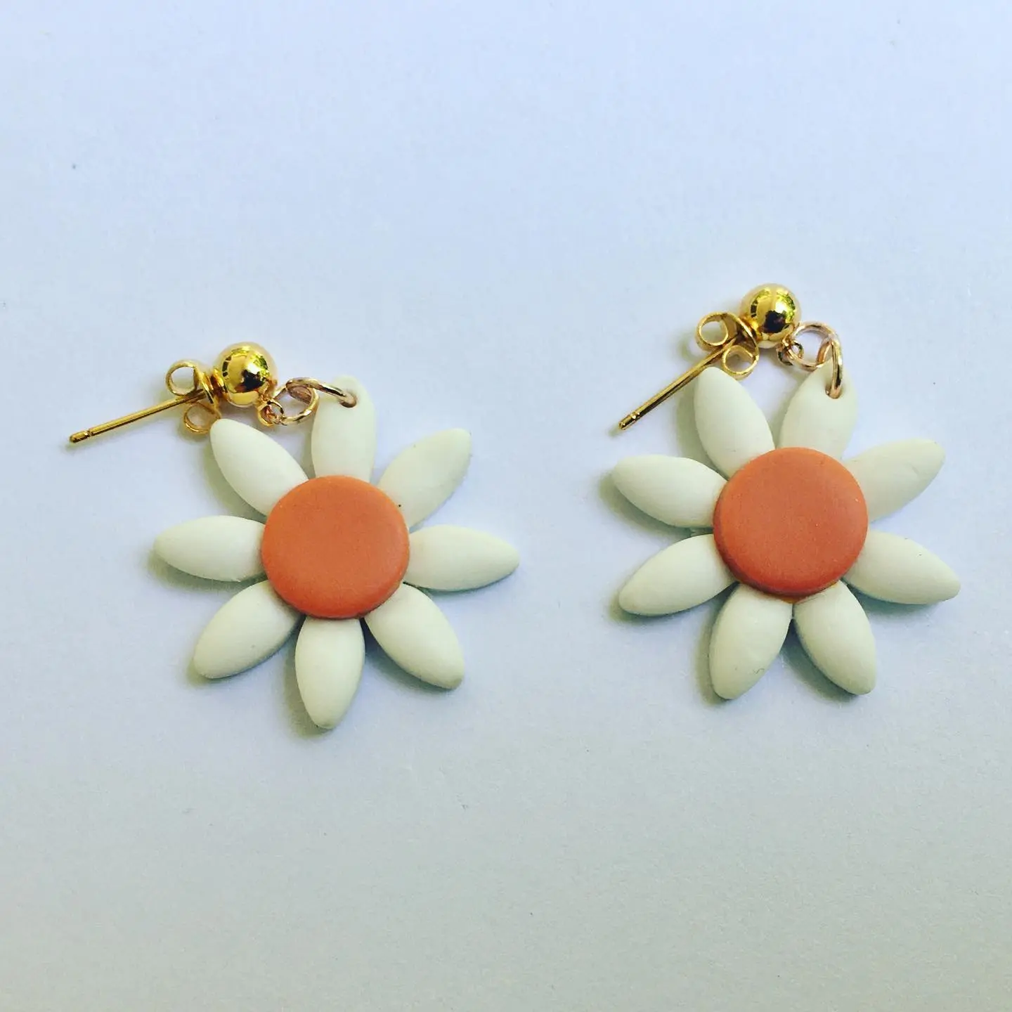 Female Lightweight Hypoallergenic Daisy Polymer Clay Flower Stud Earrings, Fashion Costume Jewelry Accessories with Daisy Blooms