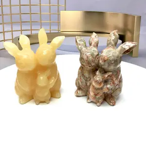 calcite +Red network   The rabbit family is beautifully carved and very beautiful   Two colors, shipped randomly