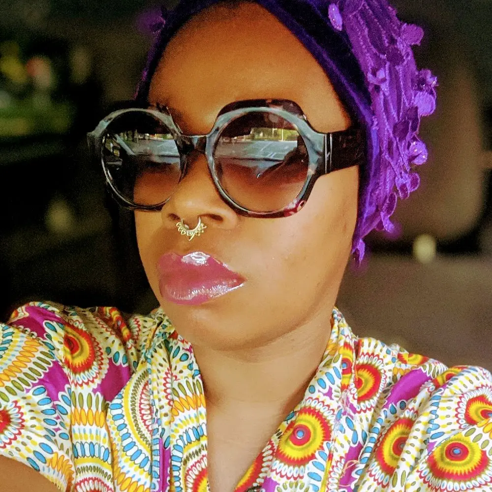 Round Vintage Inspired Purple Sunglasses - Classic Style Fashion Accessory