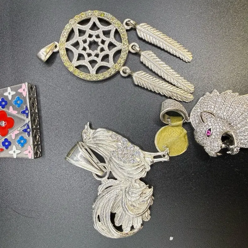 Dijes de plata