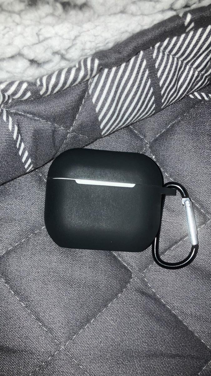 Item: Black, Airpod 3rd Gen