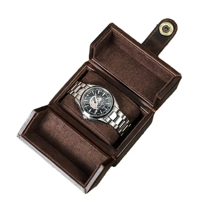 Handcrafted square portable watch box made of top-grain cowhide leather, drop-resistant, retro buffalo hide design; watch storage box/gift box for men