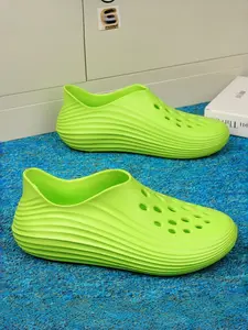 1 Pair 5-Color Daily Casual Clog Shoes (39-46 Men's Sizing) - EVA Upper + EVA Outsole + Breathable Hole Design, Hollow Out Clogs, For Daily Casual Outfits, Breathable & Comfortable, Lightweight & Versatile, Trendy & Casual, Walking Shoes