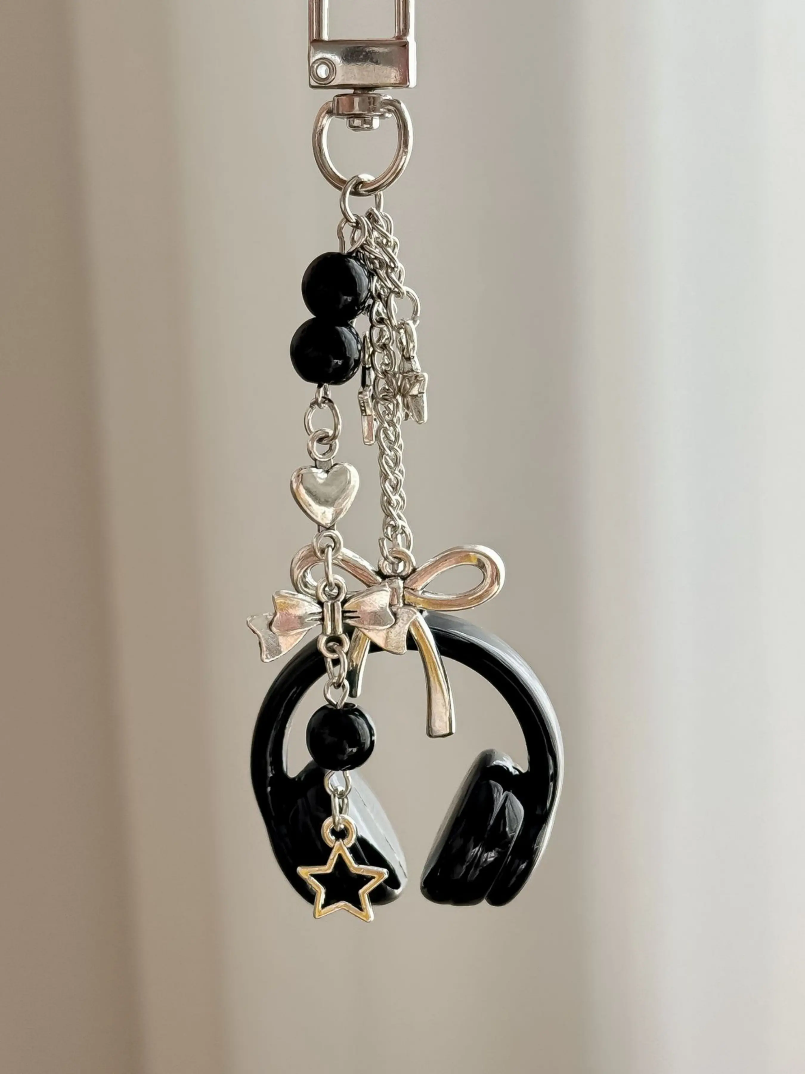 Style Music Earphone Bag Hanging Keychain, Mobile Phone Chain, Men and Women Backpack Pendant, Fashionable and Functional Keychain Accessory, Heart Design Keychain, Keychain Charms, Aesthetic Keychain, Stylish Keyring