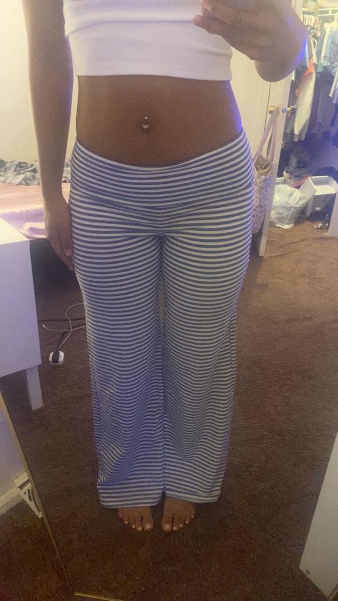 Item: BLUE AND WHITE, S