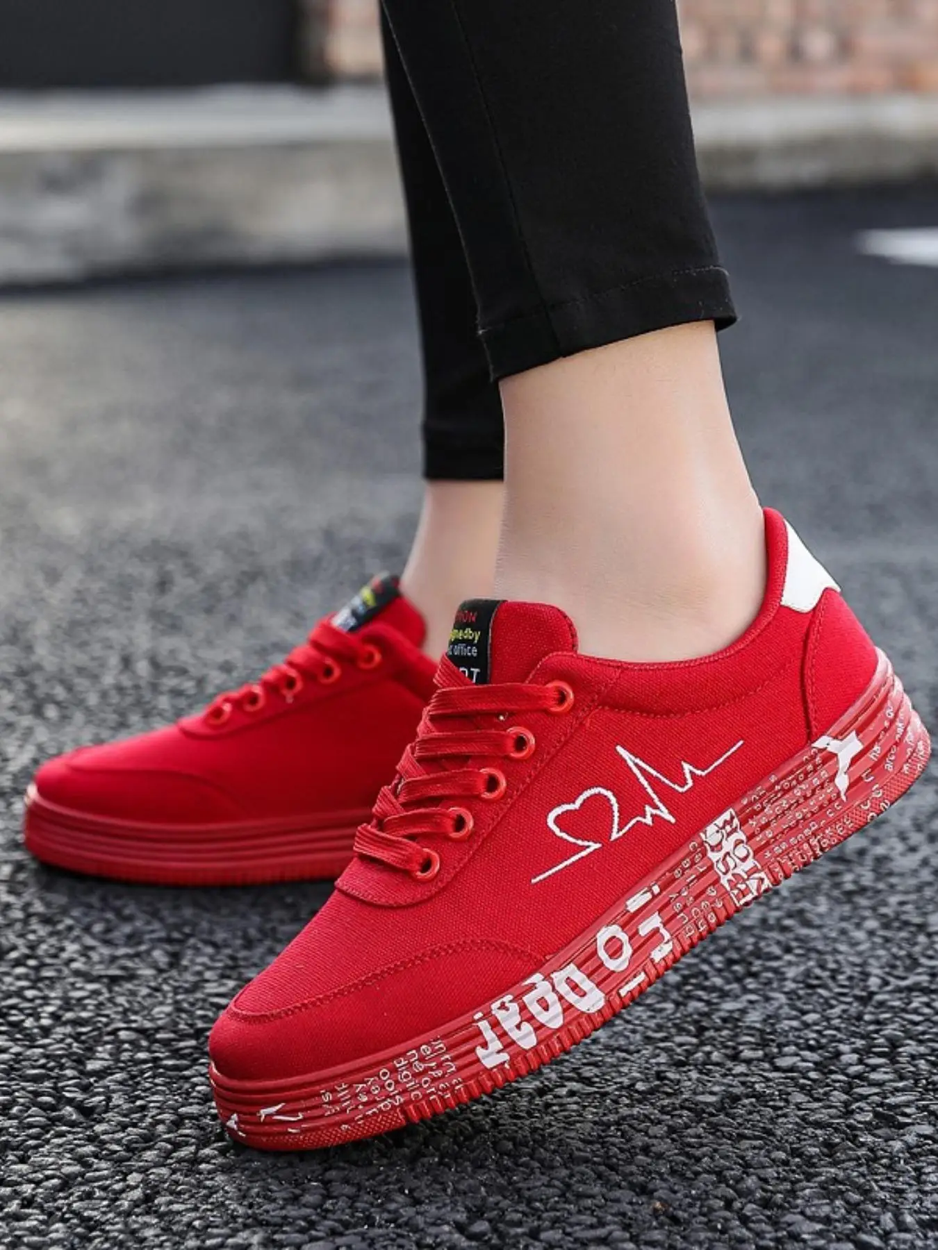 Women's Fashionable Heart Print Lace Up Canvas Sneakers As Gift, 2024 Casual Comfortable Sports Running Shoes, Casual Fashion Walking Sneakers, Girl's