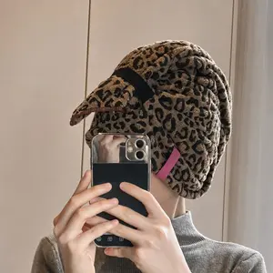 Premium thick, enlarged shower towel with leopard print, absorbent and quick-drying, with a wide hair band