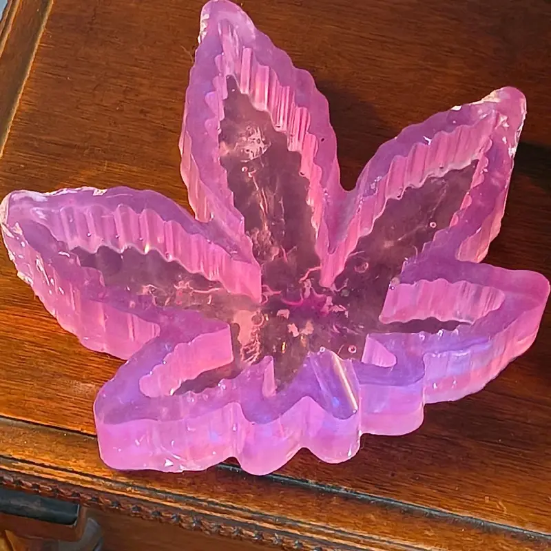 Resin Handmade Ashtrays - Pink Leaf Design, Durable and Stylish