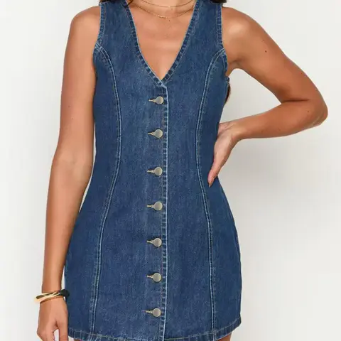Fashionable Women's Denim Dress, Casual Sundresses, Sleeveless Lightweight Slim Fit Design for Casual Street Style, Perfect for Summer Everyday Wear