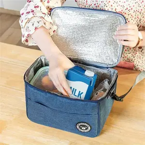 Insulated Lunch Bag with Bear Pattern for Easy Cleaning, Portable for School and Office, Keeps Your Food Fresh and Delicious