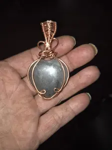 Harpshape pendant