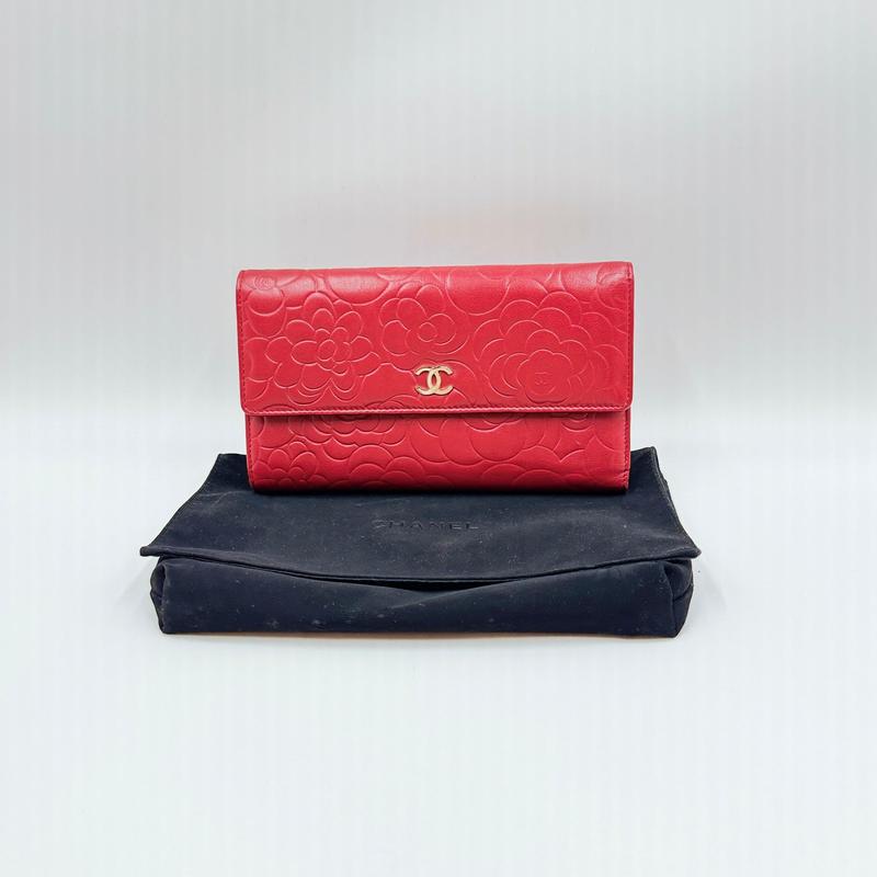 Pre-owned CHANEL Lambskin Leather Small Leather Goods Lambskin Camellia Embossed Large Gusset Flap Wallet Red