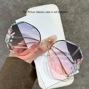 Women's Heart-Shaped Rhinestone-Studded Glasses Metal Frame PC Lenses Fashionable Street Photography Eyewear for Summer Sailing Daily Wear