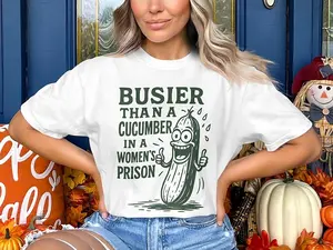 Women's Fitted Casual Short-Sleeve Streetwear T-Shirt, Funny "Busier Than A Cucumber In A Women's Prison" Print, Retro Vintage Cucumber Artwork Cotton Top