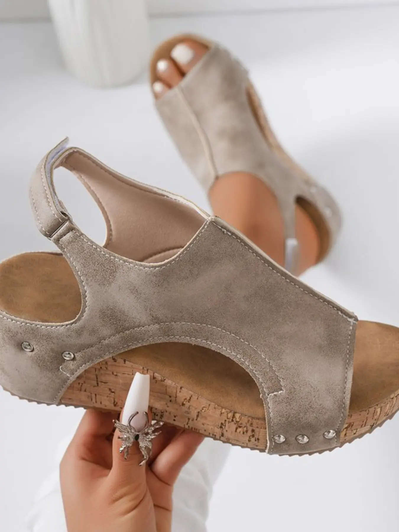 Women's Anti-Slip Wear-Resistant Rivet Soft Wood Heel Rubber Slip-On Fish Mouth Sandals, Trendy Sandals, Commuter Walking Spring Summer Shoes, Footwear