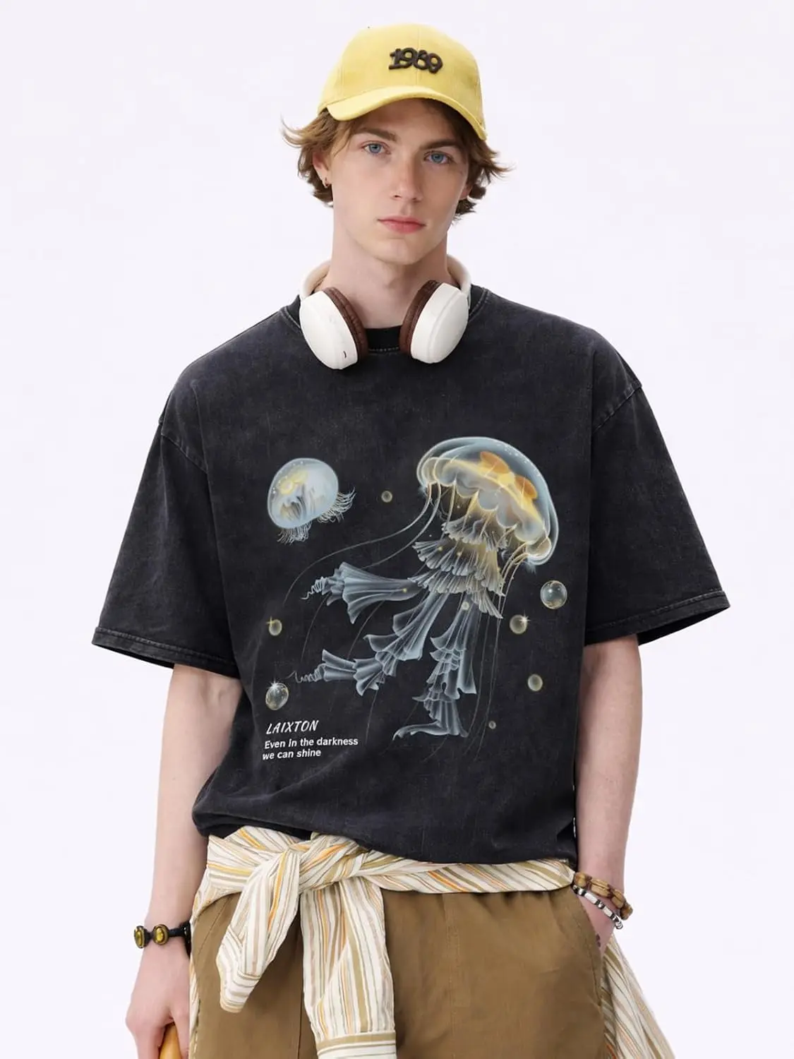 Men's Graphic Tees Shirts Unisex Cotton Vintage T-Shirt Summer Oversized Tee Streetwear Aesthetic Casual Top，Glowing Jellyfish Even In The Darkness We Can Shine Vintage Black Acid Wash T-shirt，Ocean Jellyfish Aesthetic Chill Unisex Casual Fashion Merch
