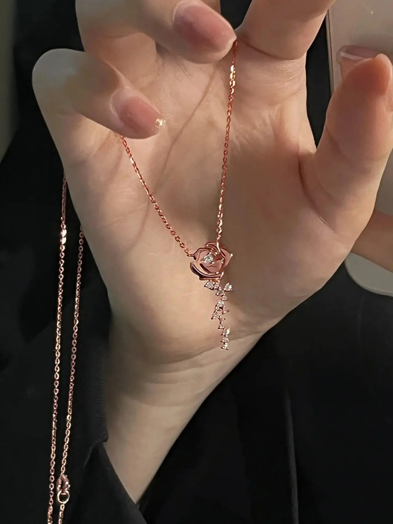 Elegant Artificial Zircon Rose Flower Pendant Necklace Perfect for Gift, Vintage Style Neck Dainty Jewelry, Fashion Accessories for Party, Daily Clothing Decor for Girl, Holiday Gift, Heart Shaped Necklace, Bloom Necklace