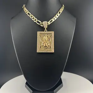 Mal verde  pendant and 24" gold plated chain