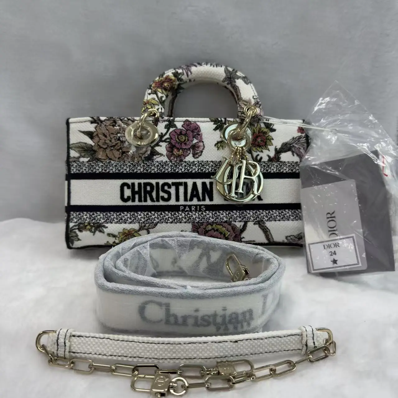 Pre-owned Dior Lady D Lite Mini Floral Embroidered Canvas Top Handle Bag – White Multicolor YY801