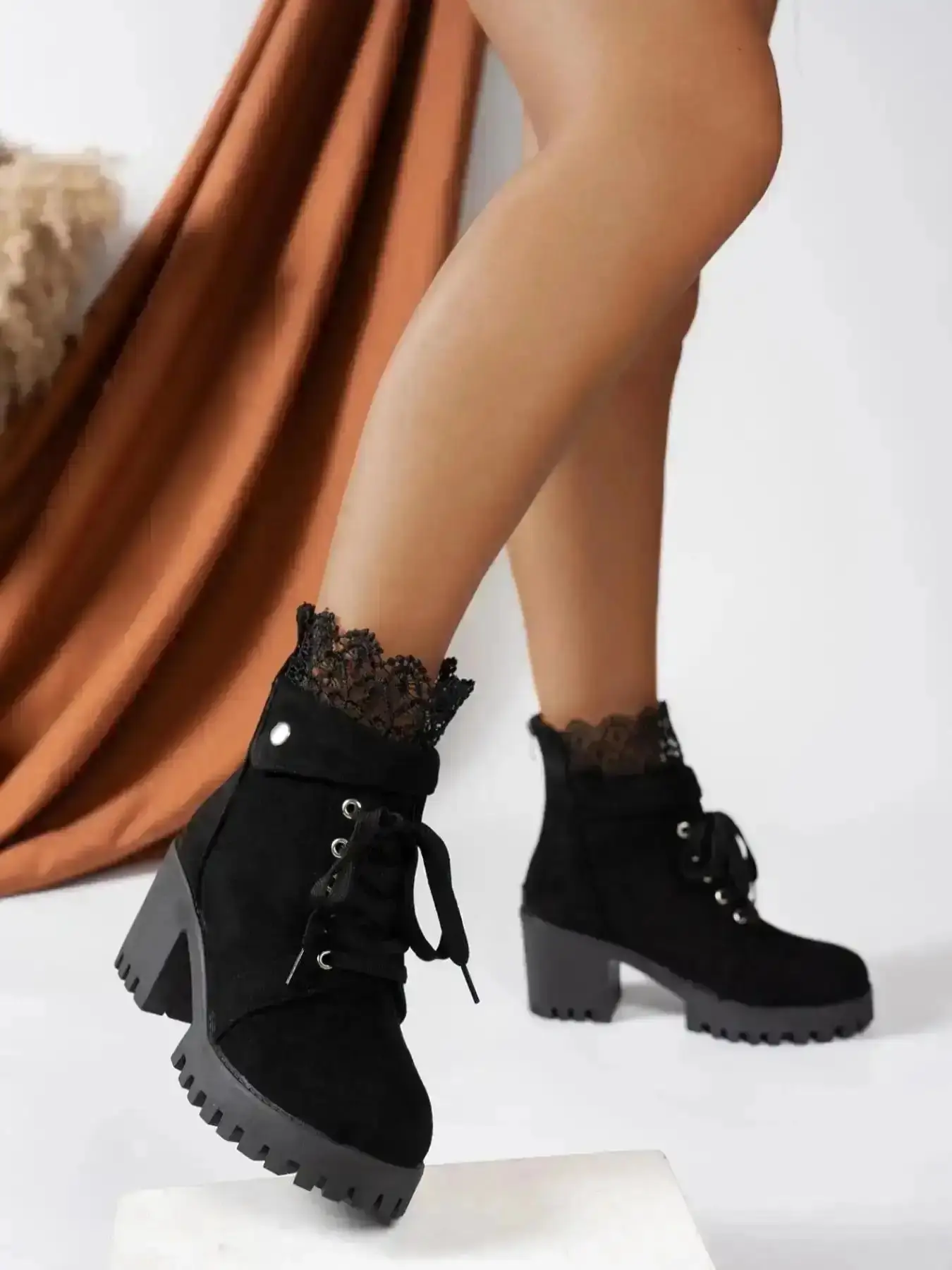 Women's Chelsea Boots Chunky Heel Round Toe Lace-Up Design Comfortable Faux Fur Lining Fashion Detailing Perfect for Casual Wear Footwear Lace Up Booties Dressy Party Modern Lightweight Comfort Chic Shoes sturdy warm