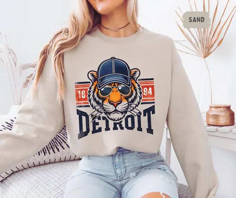 Detroit Baseball Sweatshirt - Unisex Crewneck Pullover, Sports Team Fan Apparel, Gift for Baseball Fans, Detroit Souvenir, Detroit Sweater , Perfect Gift for Him/Her, Trendy Unisex Crewneck Sweatshirt