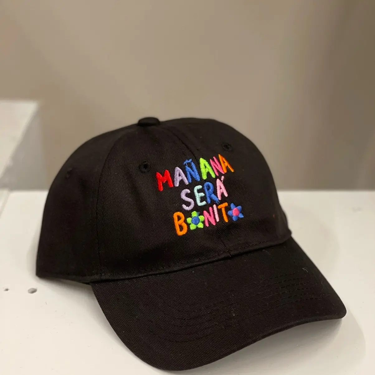 Mañana será bonito hat