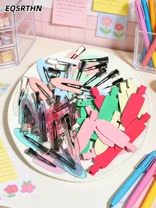 This sweet glitter seamless hair clip set is available in multiple macaron colors. The fine glitter adds a clear and high-end touch. The seamless clip fits the scalp closely, fixing loose hair and bangs very steadily. It doesn't block the view when applyi