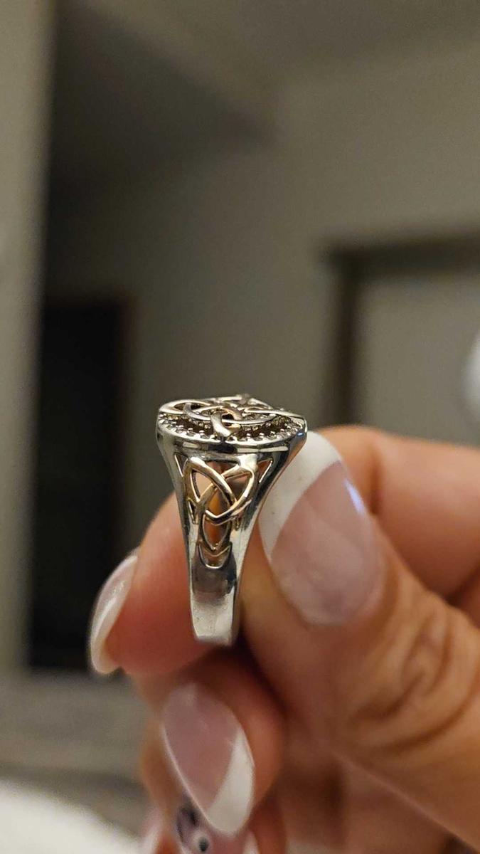 Item: Witch's Knot Ring, 8