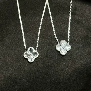 Gargantilla de flor singular plateada 18” 925