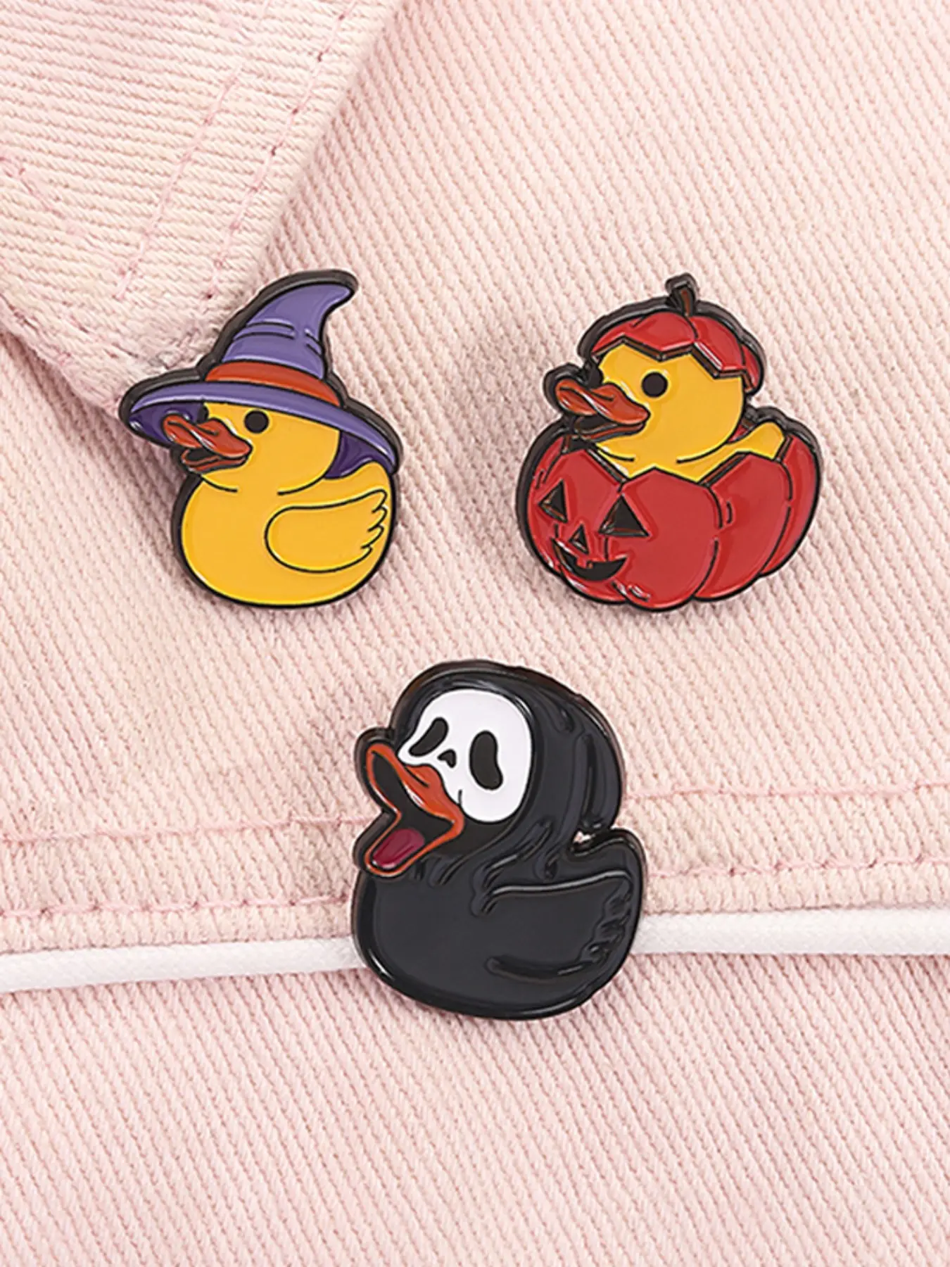 3pcs/set Halloween Duck Enamel Pins Witch Ducky with Pumpkin Grim Reaper Duck Spooky Season Alloy Brooch Pin Metal Brooches Lapel Backpack Badge Jewelry Accessories Fashion Lapel Pin Gifts for Friends