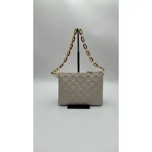 Pre-owned Louis Vuitton Leather Luxury Bags & Accessories Empreinte Coussin Shoulderbag, Off White/ Cream White Date Code: MCCHP05152603. Entrupy ID: Q3TVY9C.