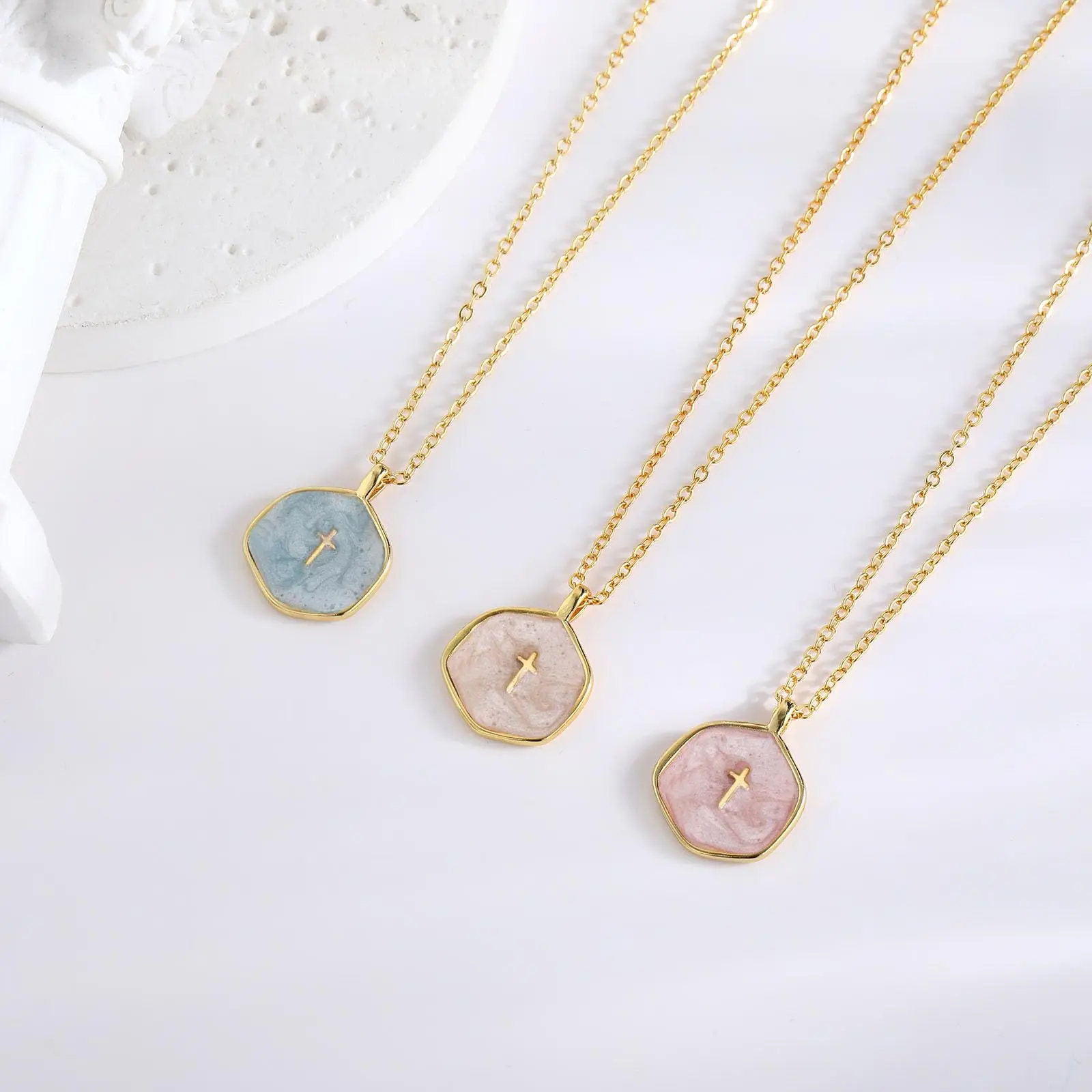 Cross Necklace for Women, Dainty Enamel Cross Pendant Necklaces Mini Choker Chain Charm Christian Religious Jewelry for Women ﻿
