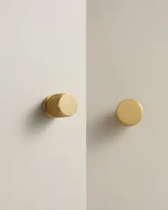 GRAMERCY FLUTED EDGE CABINET KNOB