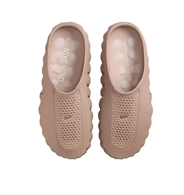 Closed Toe Slide Clogs Breathable Perforated Hollow Upper Thick Wavy Platform Sole Non Slip Waterproof EVA Slippers For Shower Beach Indoor Outdoor Walking
