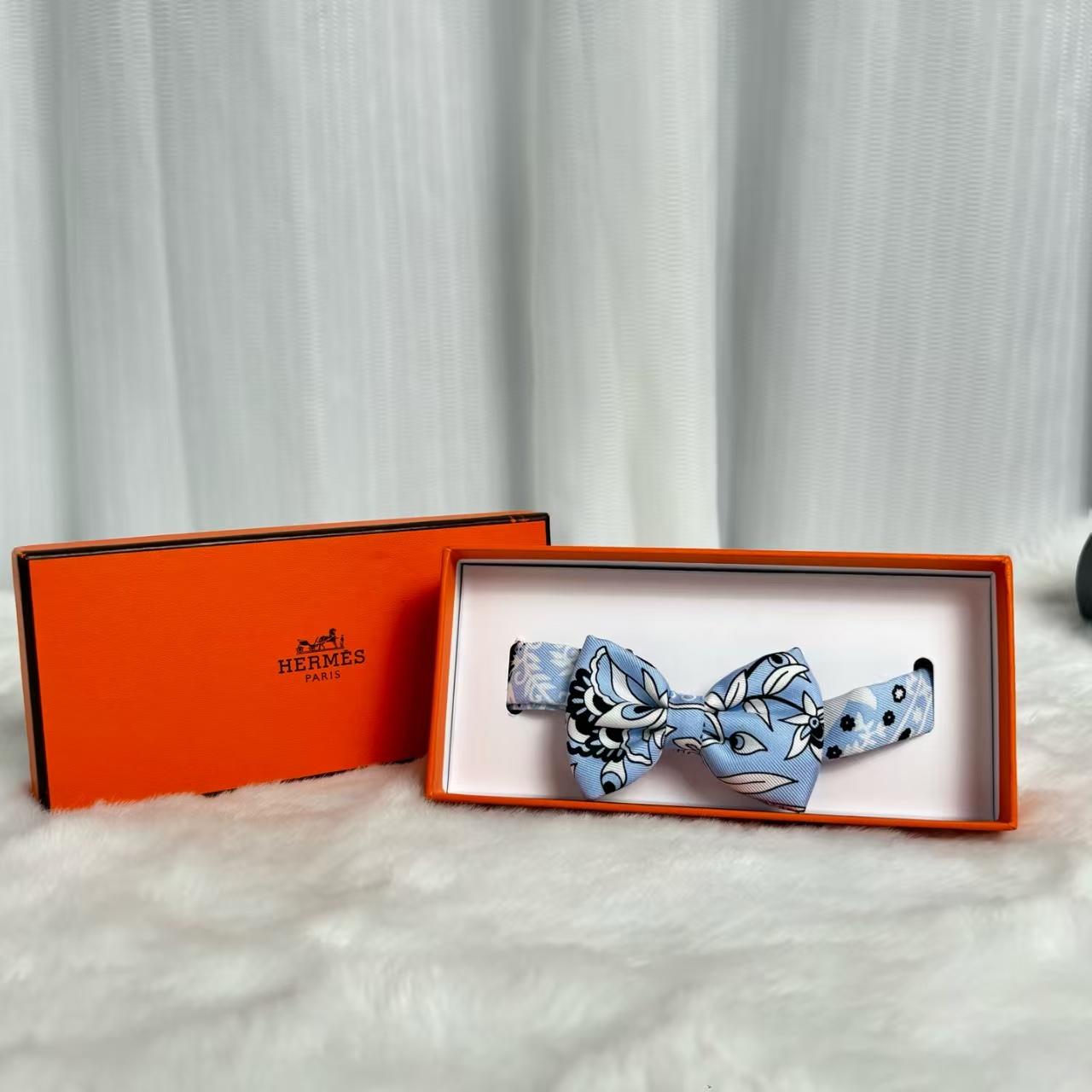 Pre-owned Hermès Blue Floral Silk Mini Bow Tie Accessory|21132912