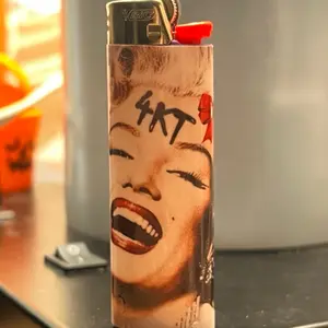 Trippy Lighterz Marlon Monroe Design with Bold Features for Stylish Use