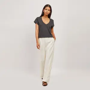 Mott & Bow Cotton Boxy Deep V-Neck Tee – Flattering Boxy Fit Women’s Top