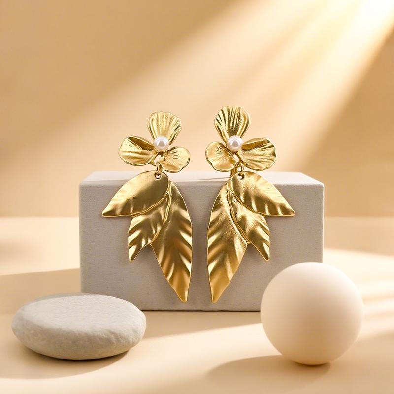 Leaf de UGood Eardrops Gold-Tone Brass Eardrops amplifying Fashion Chic for Casual Outing Occasions, Fashion Jewelry Accessories